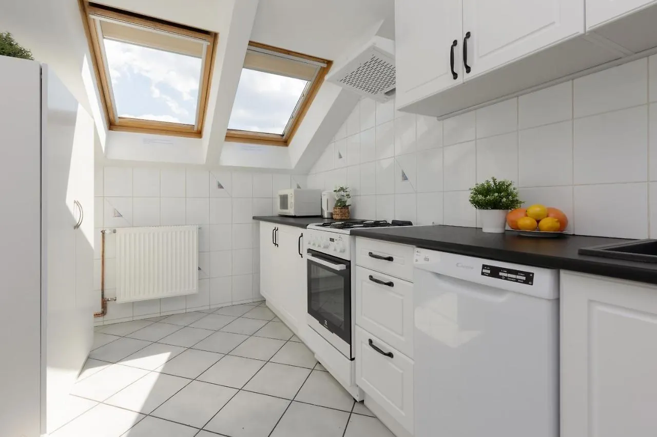 Warsaw Family Apartment With 3 Bedrooms & Ac Near Metro Stoklosy By Renters Polonia
